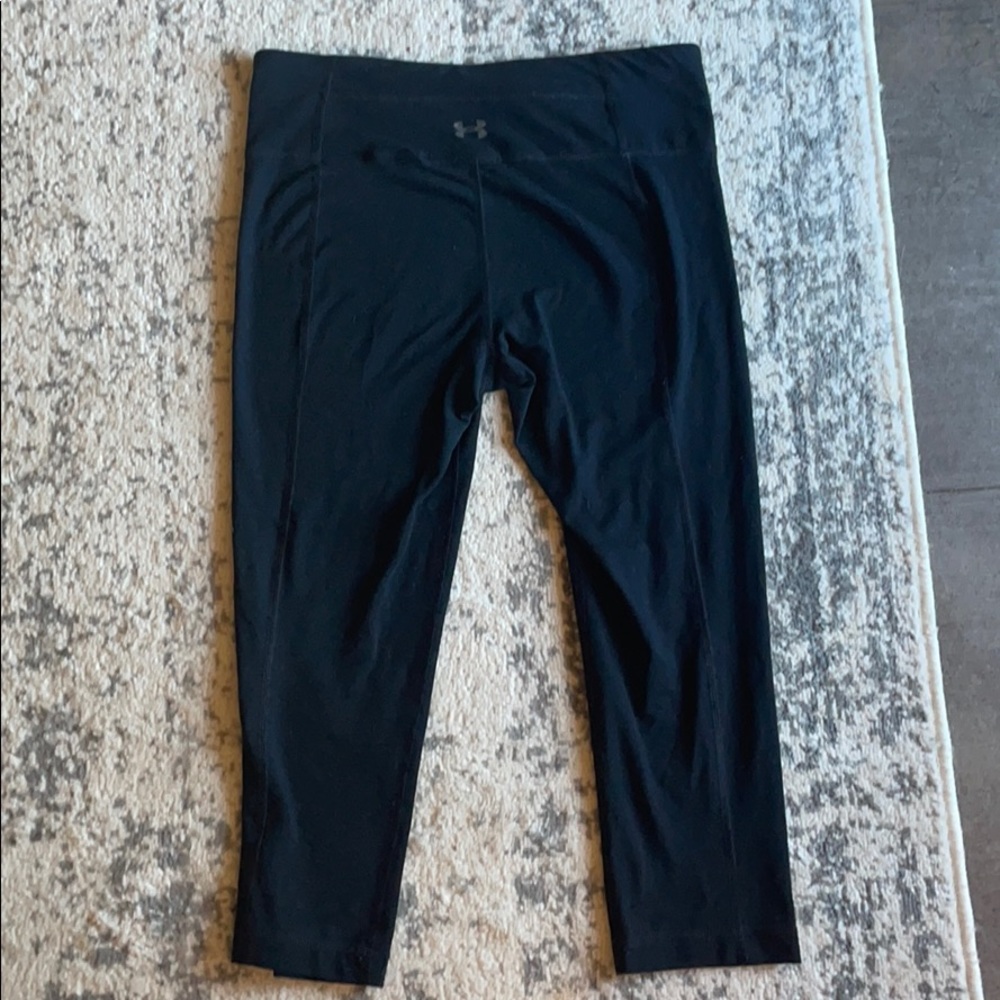 Under Armour black crop leggings